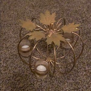 Fall pumping candle holder